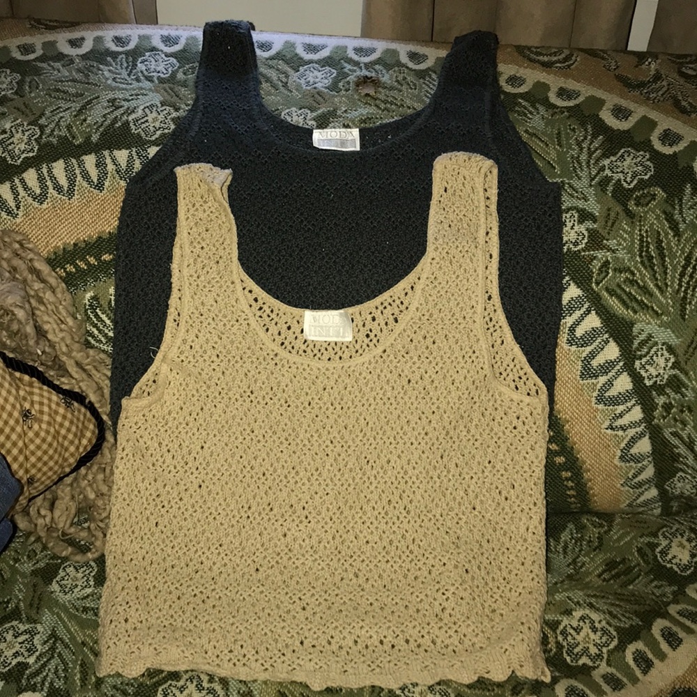 Lot of 2 moda int’l sleeveless sweaters, size M/L